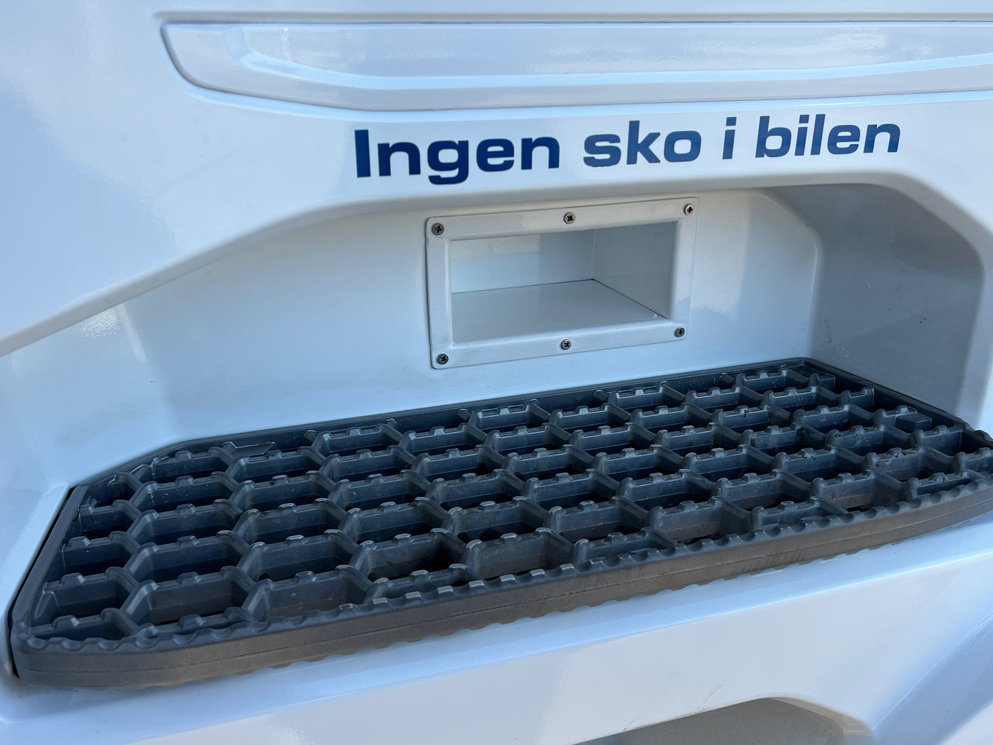 Handskeskuffe til indbygning i trinkasse